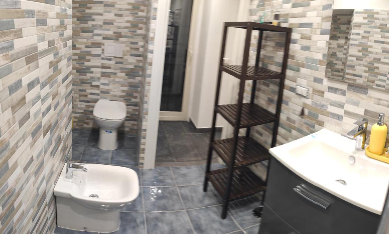 New Little House Hotel Napoli Ngoại thất bức ảnh